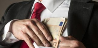 ME TË HOLLA NUK BLIHET ÇDO GJË !