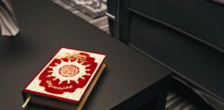 A E DI SE PSE NUK NDJEN PËRULËSI KUR E LEXON KURANIN