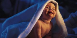 ME BUZËQESHJE I PËRFITON ZEMRAT