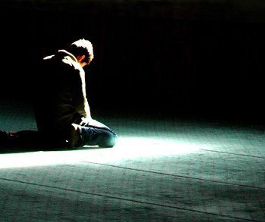 LIDHSHMËRIA NË MES DHIKRIT DHE LUTJES