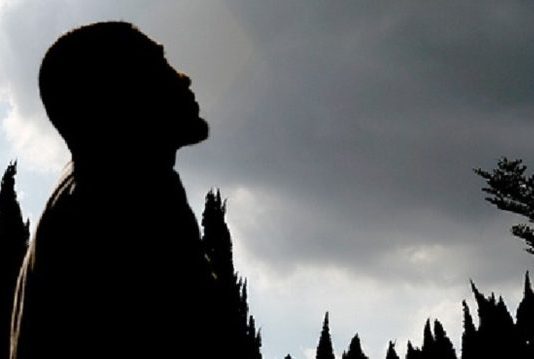 ZEMRAT QË NDJEJNË DHEMBJE E QË NUK FLASIN