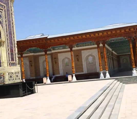 LUTJA QË IA KTHEHU SHIKIMIN IMAM BUHARIUT