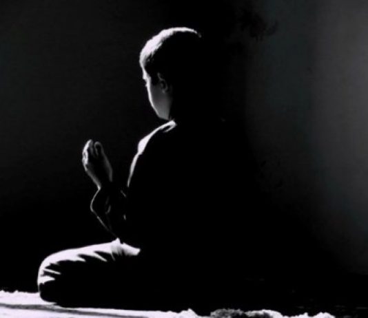 DJALOSHI QË E FILLOI NAMAZIN NË MOSHËN SHTATË VJEÇARE