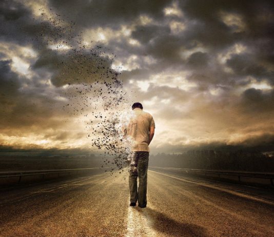 HOXHË, FILANI DEVIJOI NGA FEJA!