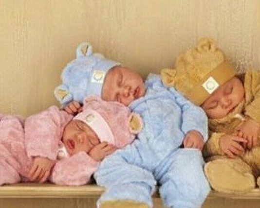 BRENDA 15 MINUTAVE MË LINDËN TRE FËMIJË!!