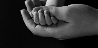 E KE MUNDËSINË TA RESPEKTOSH NËNËN TËNDE!!