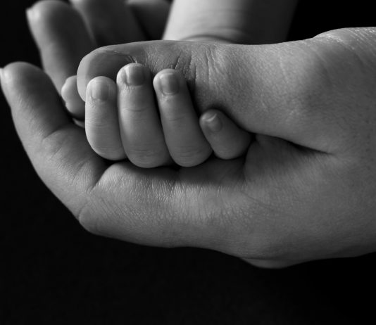 E KE MUNDËSINË TA RESPEKTOSH NËNËN TËNDE!!