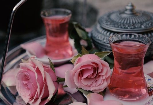 PSE TË VJEN TURP TË SILLESH ME GRUAN ASHTU?!