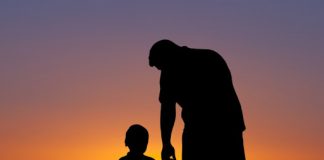 POROSITË E PRINDIT PËR TË BIRIN, QË SYTË MI LOTUAN!!