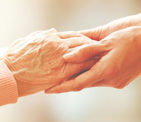 TI E KE MUNDËSINË PËR TA RESPEKTUAR NËNËN TËNDE