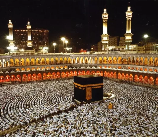 QARTËSIMI I TEUHIDIT TË ADHURIMIT NËPËRMJET RITEVE TË HAXHIT