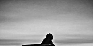 ÇDO PERSON NË BRENDËSI E KA TREGIMIN E VET TË PIKËLLIMIT