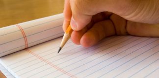 NË MES TË GJYNAHUT DHE PROBLEMIT