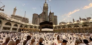 QARTËSIMI I TEUHIDIT TË ADHURIMIT NËPËRMJET RITEVE TË HAXHIT