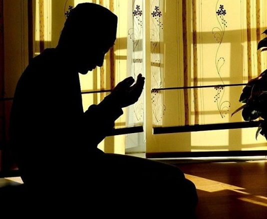 RREGULLAT QË KANË TË BËJNË ME MOSHËN MADHORE