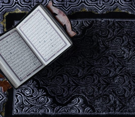 MË I MIRI PREJ JUSH ËSHTË AI QË E MËSON KURANIN DHE UA MËSON TË TJERËVE