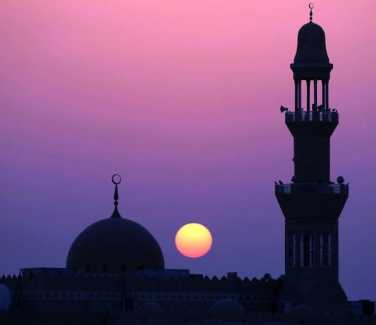 DASHURIA E ALLAHUT DHE TË DËRGUARIT TË TIJ ﷺ