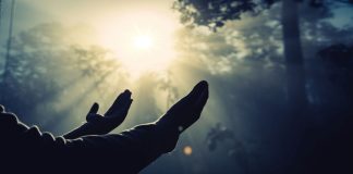 TRI GJËRAT QË E PËRCJELLIN TË VDEKURIN!