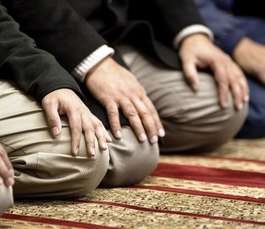 DISA VEPRA TË CILAT E PRISHIN APO E MANGËSOJNË PËRSOSMËRINË E TEUHIDIT