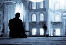PËRULJA NË NAMAZ