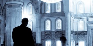 PËRULJA NË NAMAZ