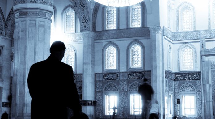 PËRULJA NË NAMAZ